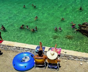 Τρίτη πιο δημοφιλής χώρα για διακοπές η Ελλάδα