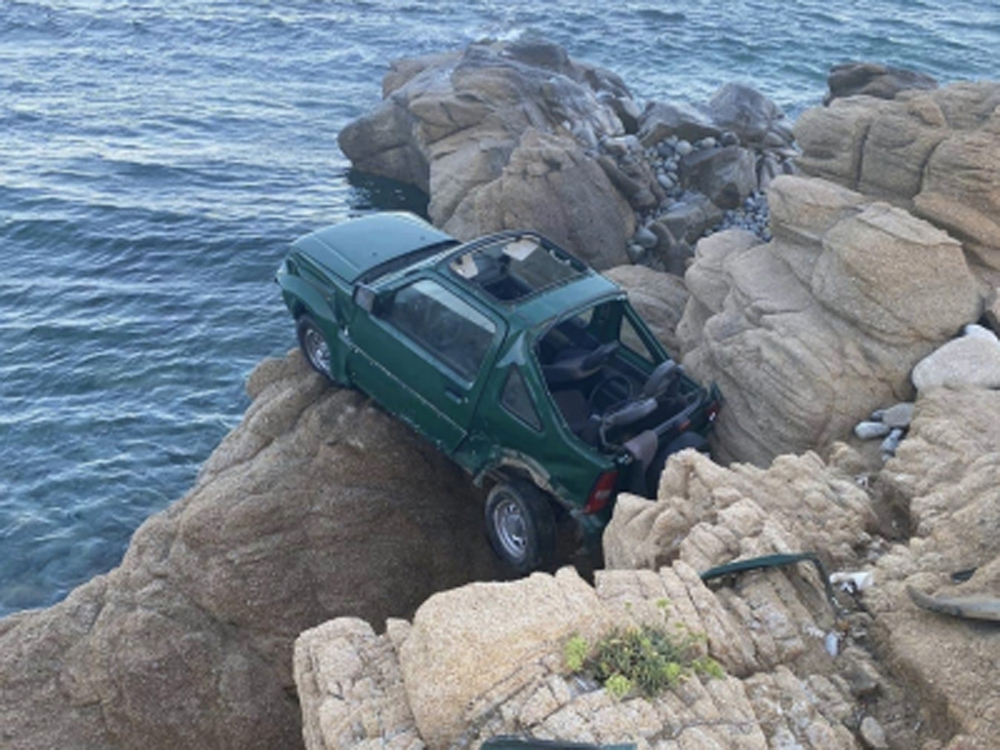 Μύκονος: 18χρονη έπεσε με το αυτοκίνητο στο γκρεμό