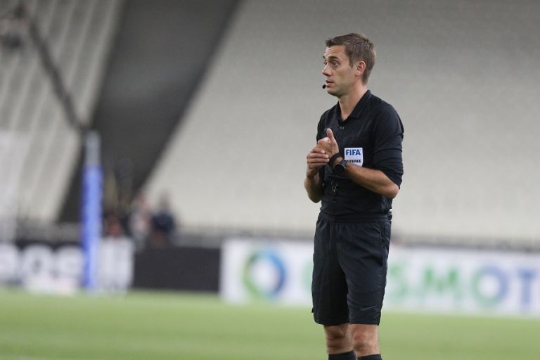 Ο Παπαπέτρου σφυρίζει στο Ολυμπιακός – ΑΕΚ και ο Τουρπέν στο ΠΑΟΚ – Άρης