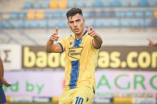 Με Τσέζαρεκ, Μπαράλες και Μανιά ο Φερνάντεθ