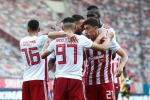 Ολυμπιακός – ΑΕΚ : Αποθέωση για τον πρωταθλητή θρύλο (3-0)