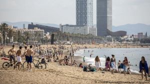 Ένα βήμα πριν το lockdown η Βαρκελώνη