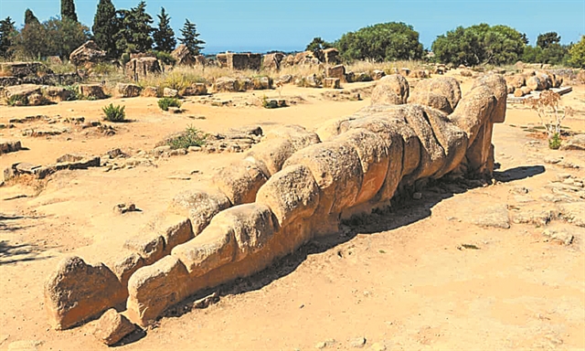 Ξαναστήνουν τον «Ατλαντα» στον ναό του Δία στον Ακράγαντα της Σικελίας