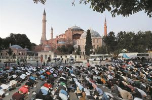 Μια παράξενη επέτειος στη σκιά δύο μεγάλων κρίσεων