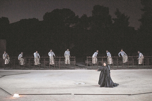 Οι «Πέρσες» στο αρχαίο θέατρο και στο Διαδίκτυο