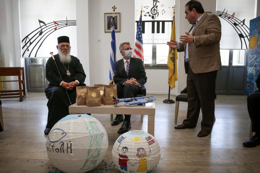 Την Ημέρα Ανεξαρτησίας γιόρτασαν στην «ΑΠΟΣΤΟΛΗ» ο Τζ. Πάιατ με τον Αρχιεπίσκοπο