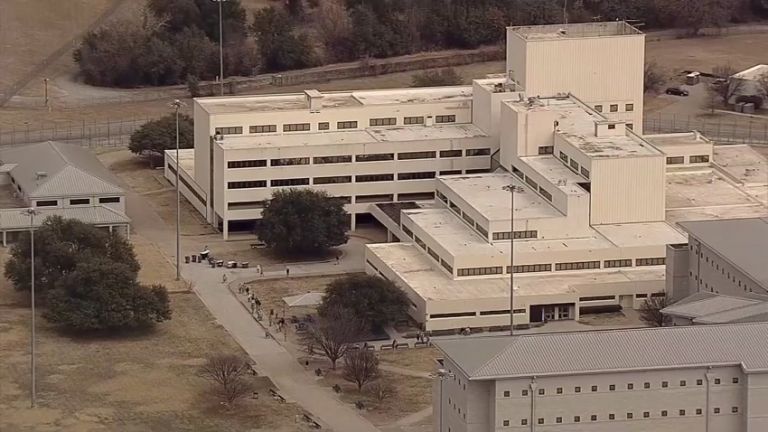 ΗΠΑ: Εκατοντάδες κρούσματα κοροναϊού σε φυλακή γυναικών στο Τέξας | tanea.gr