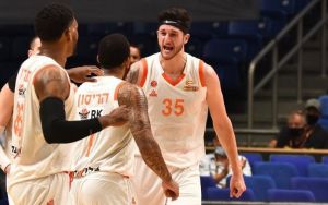 Το απίστευτο τρίποντο του Άριελ που έστειλε την Μακάμπι Ρισόν στον τελικό