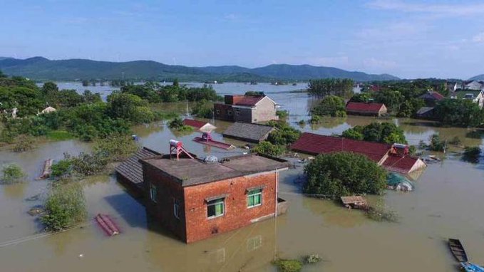 Κίνα: Δεκάδες νεκροί από τις καταρρακτώδεις βροχές – Εκατομμύρια εγκατέλειψαν τα σπίτια τους