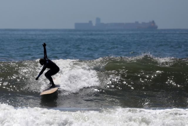 Oμηροι του Covid-19: 150.000 ναυτικοί σε όλο τον κόσμο δεν μπορούν να πιάσουν στεριά