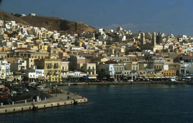 Κρούσμα κοροναϊού και στη Σύρο – Εργάτης θερμοκηπίων βρέθηκε θετικός στον ιό