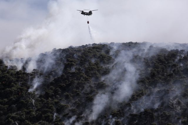 Μαίνεται η φωτιά στις Κεχριές: Σε 12 χλμ. το μέτωπο – Συνεχείς αναζωπυρώσεις – Καταστροφές σε σπίτια