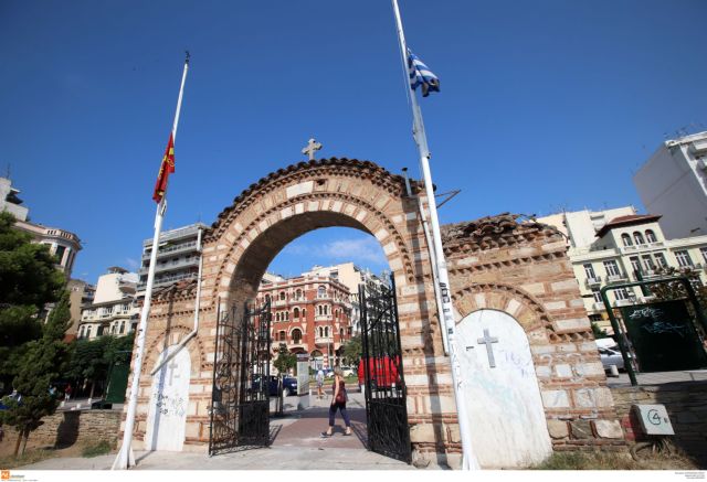 Πένθιμες καμπάνες και μεσίστιες σημαίες σε Ελλάδα και Κύπρο για την Αγία Σοφία