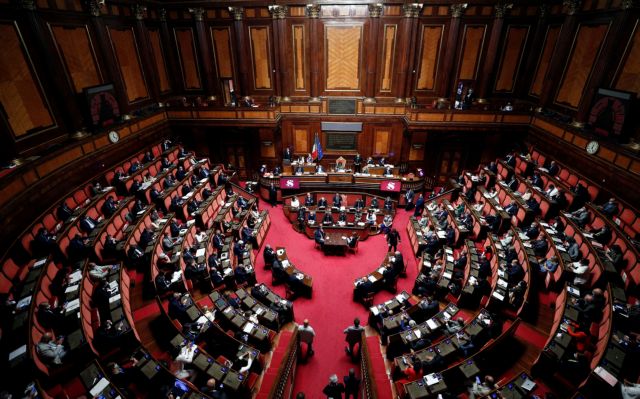 Financial Times: Παρά την ιστορική συμφωνία της ΕΕ, τα βαθιά ρήγματα επιβιώνουν