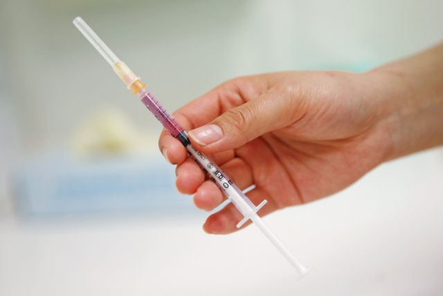 Κίνα: Ο επικεφαλής των Κέντρων Ελέγχου Ασθενειών δοκίμασε πειραματικό εμβόλιο κοροναϊού