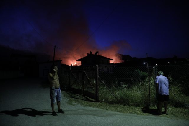 Εκτός ελέγχου η φωτιά στις Κεχριές – Σε ύφεση τα άλλα πύρινα μέτωπα