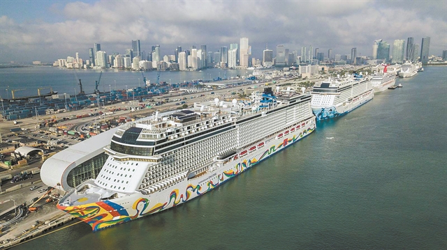 Πάνω από 400 πλοία περιμένουν  στα λιμάνια