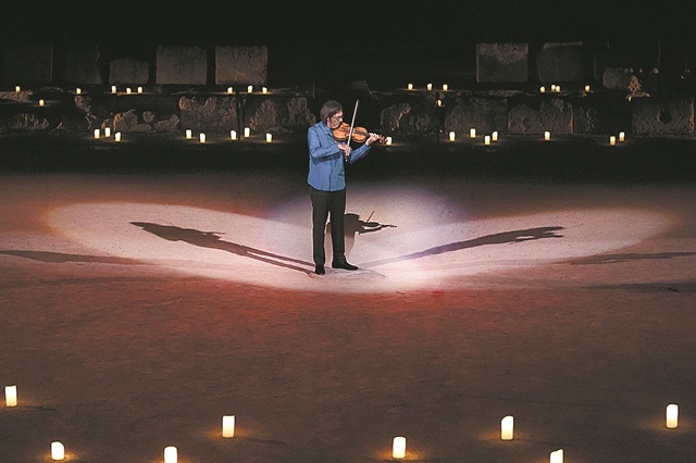 Καβάκος, Μπαχ και 100 κεριά