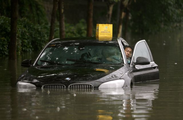 Ουχάν: Ξανά στα σπίτια τους οι κάτοικοι, αυτή τη φορά λόγω κακοκαιρίας