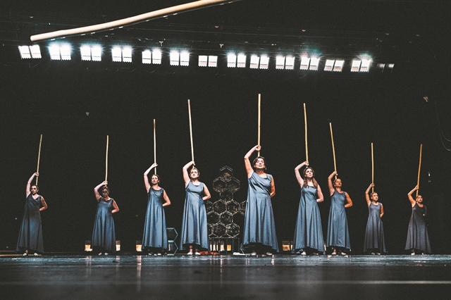 «Η απόσταση έγινε η έμπνευσή μας»