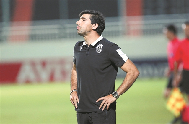 Συνεχίζουν σαν να μην τρέχει τίποτα…