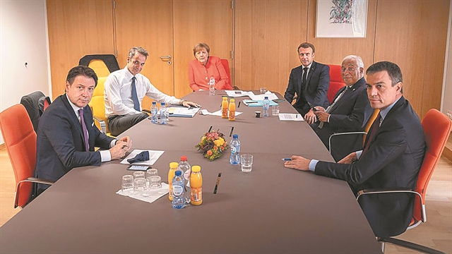 Επιστροφή με νέο εθνικό «οδικό χάρτη»