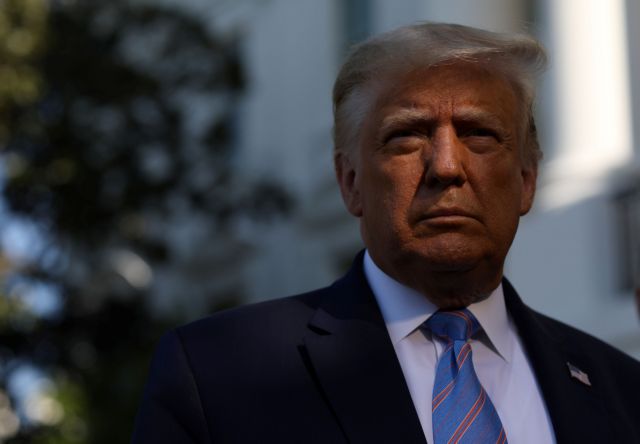 ΗΠΑ: Κατρακυλά στις δημοσκοπήσεις ο Τραμπ – Η κόντρα με τους Δημοκρατικούς για τον αμερικανικό τρόπο ζωής