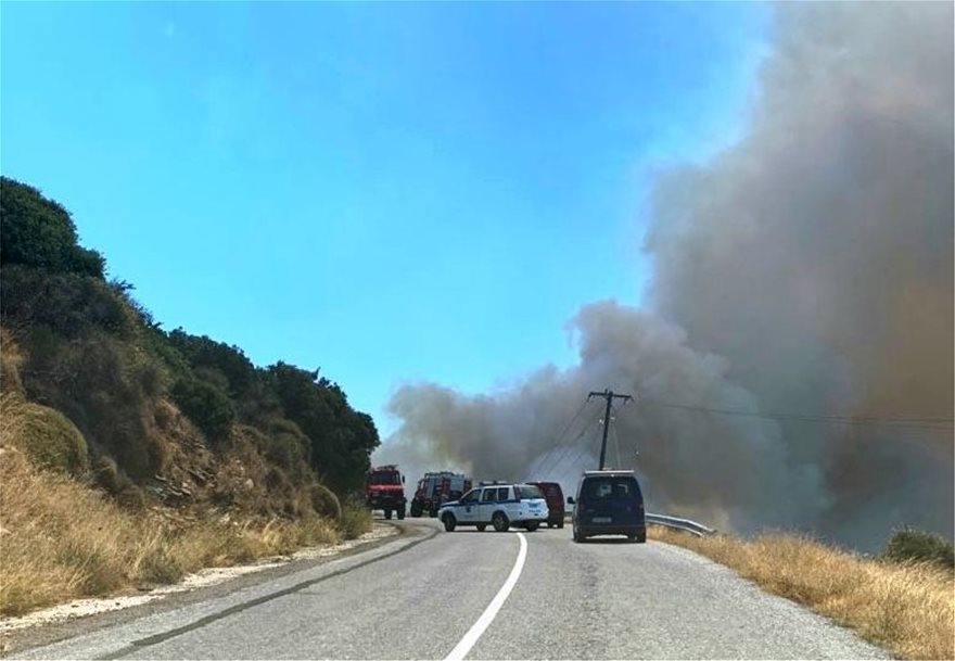 Μαίνεται η φωτιά στο Κόρθι Άνδρου – Ετοιμοι για προληπτική εκκένωση οικισμών