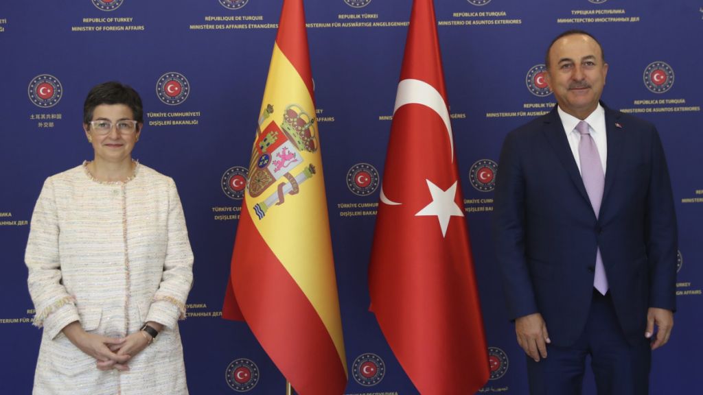 Νέα πρόκληση Τσαβούσογλου: Πετάξαμε τους Έλληνες στη θάλασσα, αλλά δεν τους κάψαμε τη σημαία