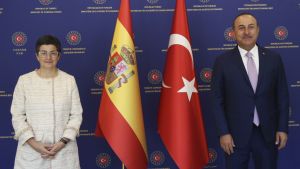 Νέα πρόκληση Τσαβούσογλου: Πετάξαμε τους Έλληνες στη θάλασσα, αλλά δεν τους κάψαμε τη σημαία