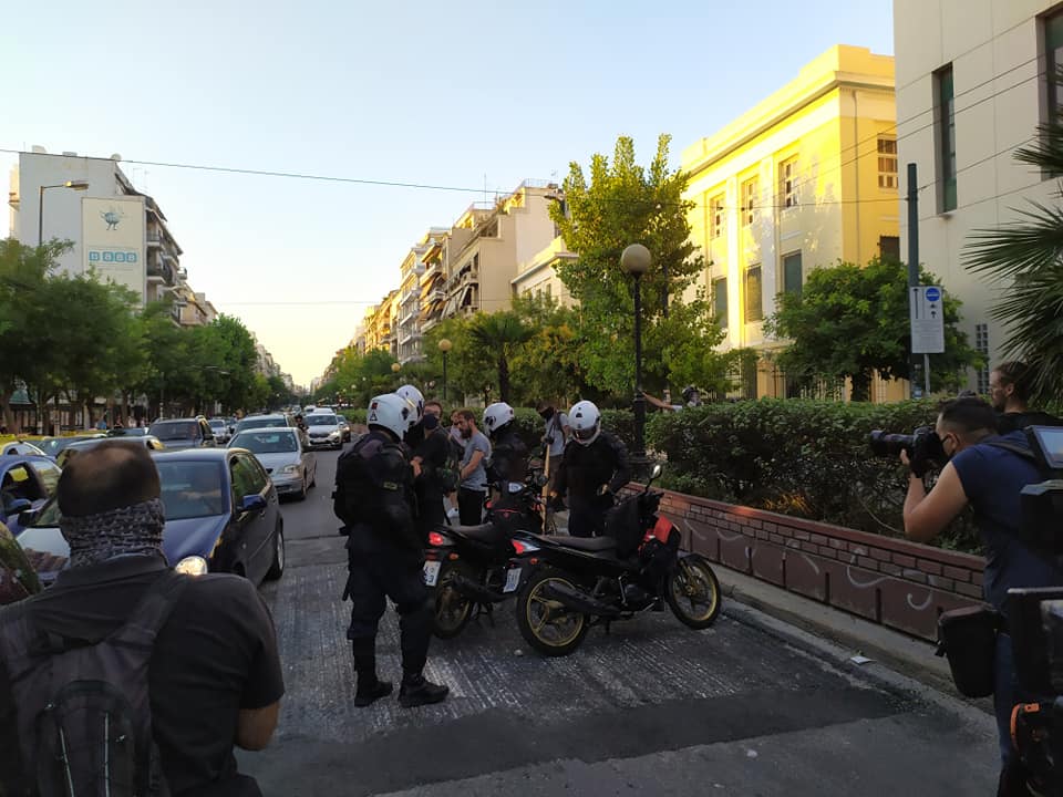 Ελεύθεροι οι συλληφθέντες για τα επεισόδια στην ΑΣΟΕΕ με πρωτοφανείς όρους