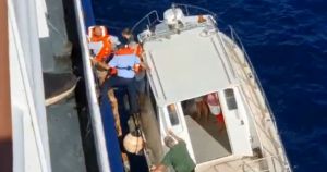 Κάρυστος : Εισροή υδάτων σε ιστιοφόρο με τέσσερις επιβαίνοντες – Τη διάσωση έκανε το Aqua Blue της Sea Jets