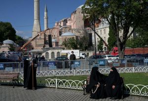 Πανηγύρια και… προκλήσεις στο Twitter από τους Τούρκους λίγο πριν τη μουσουλμανική προσευχή