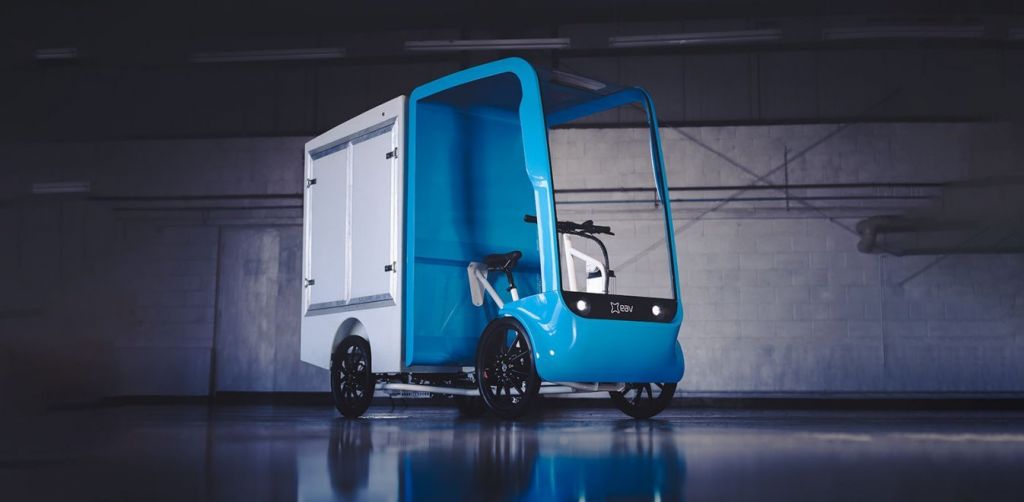 Ιδού το πρώτο ηλεκτρικό φορτηγάκι που έχει και πετάλια!