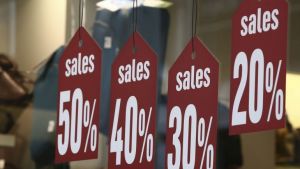 Θερινές εκπτώσεις: Πότε αρχίζουν και πόσο θα διαρκέσουν