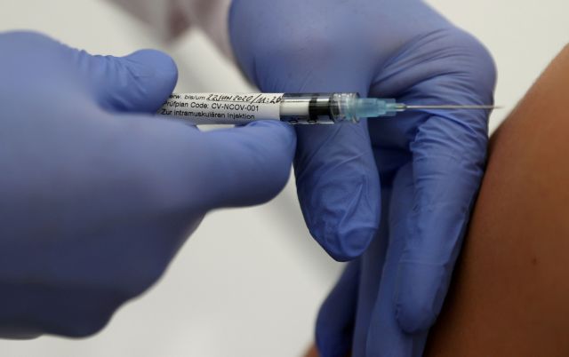 Το εμβόλιο της Οξφόρδης θα προσφέρει «διπλή προστασία»