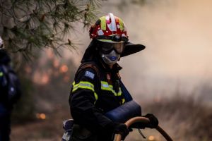 Φωτιά στις Κεχριές Κορινθίας – Εκκενώθηκε παιδική κατασκήνωση