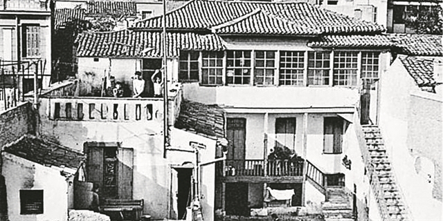 Η «οικία Κοκοβίκου», η βίλα της Αλίκης, η πολυκατοικία του «Παπατρέχα»