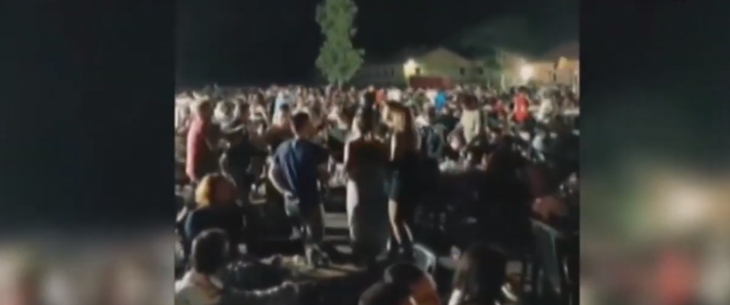 Κοροναϊός: Συνωστισμός σε γλέντι 2.000 ατόμων στο Γουδί