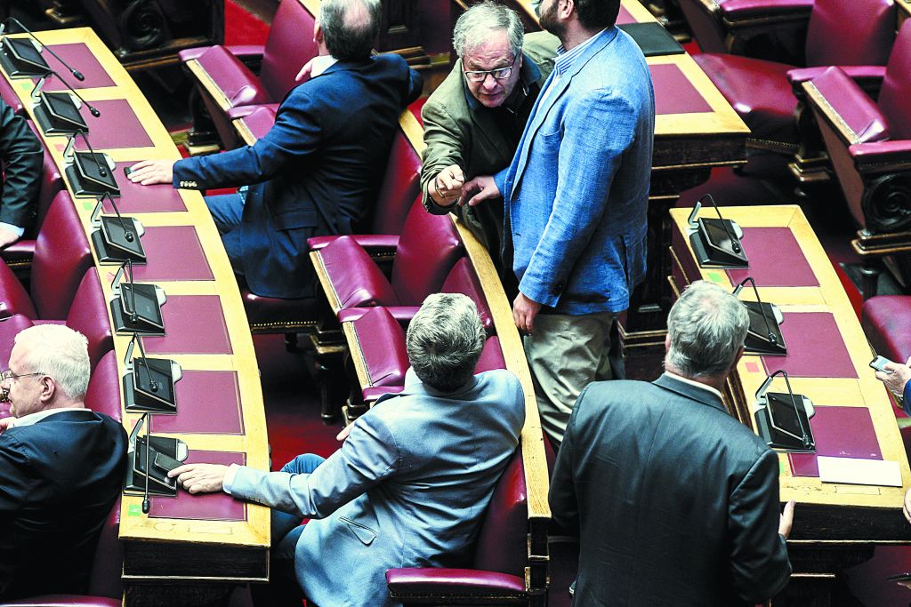 Παραπομπές, εντάσεις και χυδαιότητες