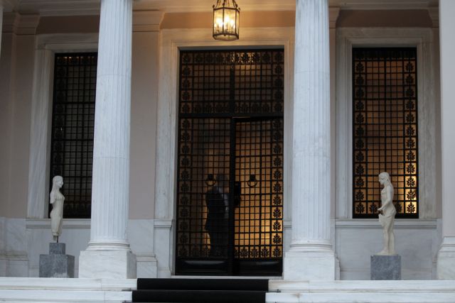 Ανασχηματισμός: Ξανά στο προσκήνιο – Τα πιθανά σενάρια και τα ονόματα που ακούγονται