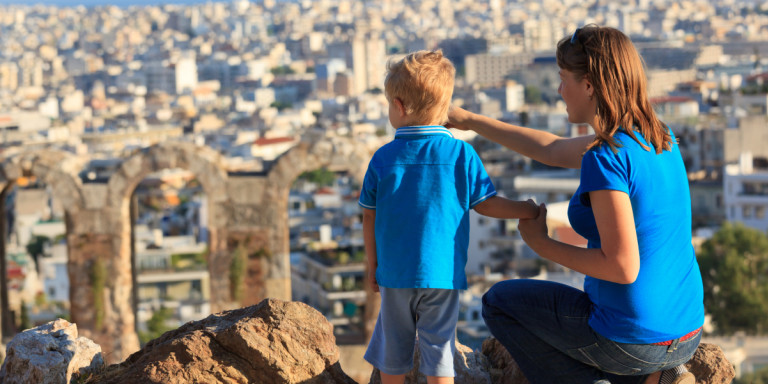Τι ισχύει για την άδεια φροντίδας παιδιού των γονέων που τέθηκαν σε αναστολή εργασίας