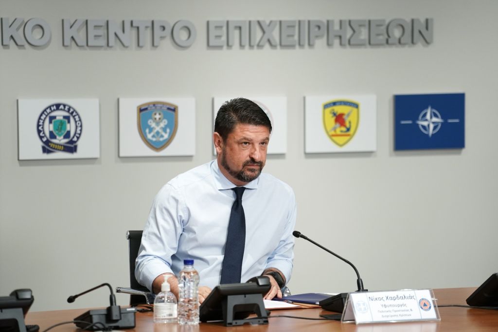 Κοροναϊός : Υποχρεωτική η μάσκα σε κρεοπωλεία, κομμωτήρια, φούρνους, ΔΕΚΟ