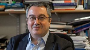 Μόσιαλος: Γι’ αυτούς τους λόγους πρέπει να φοράμε μάσκα προστασίας
