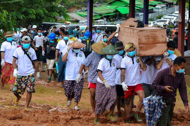 Πάνω από 170 νεκροί από την κατολίσθηση σε ορυχείο της Μιανμάρ
