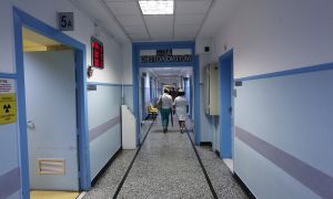 Κοροναϊός: Αυξήθηκαν στα 35 τα κρούσματα στην Ελλάδα – Τα τέσσερα σε πύλες εισόδου