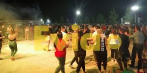 Αποκαρδιωτικές εικόνες από πανηγύρι στην Εύβοια – Τα μέτρα ξεχάστηκαν όταν άρχισε ο χορός