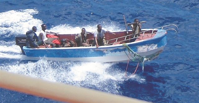 Με ομάδες ασφαλείας τα πλοία κατά πειρατών