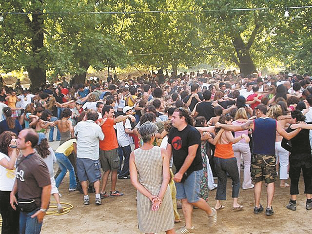 Το πανηγύρι ήταν πολύ κι ο τόπος ήταν λίγος