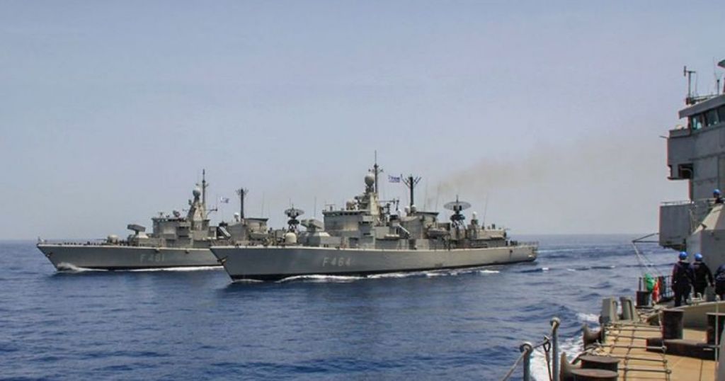 Αποσυμπίεση, με τους στόλους σε επιφυλακή